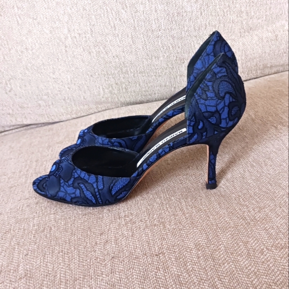 Manolo Blahnik Elegant Blue Lace Women's Heels